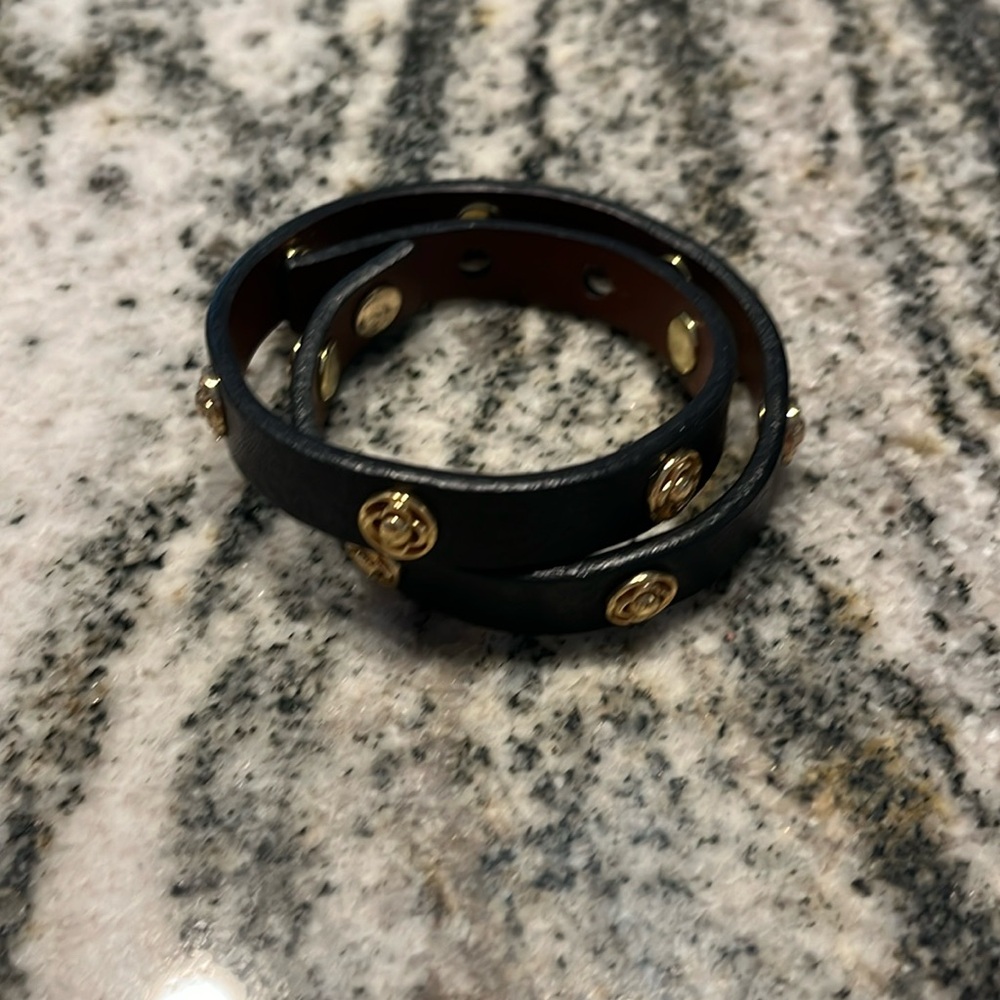 Elegant Black and Gold Bracelet
